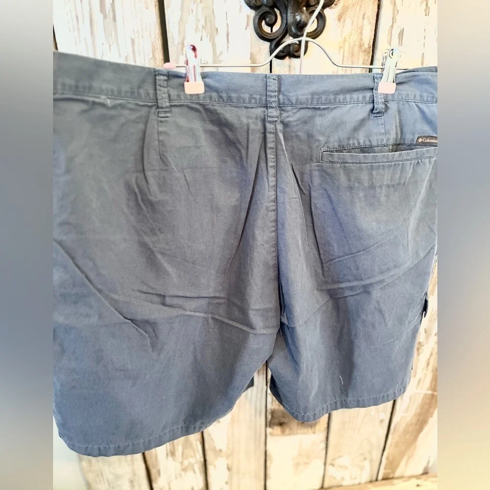 Mens Columbia size 44 cargo shorts blue